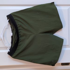 Fabletics Fundamental Shorts Size M, Green